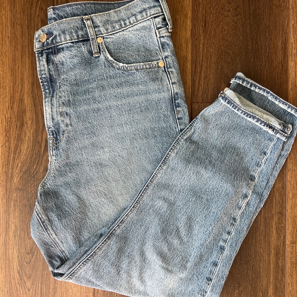 Gap high rise mom jean - Picture 2 of 3